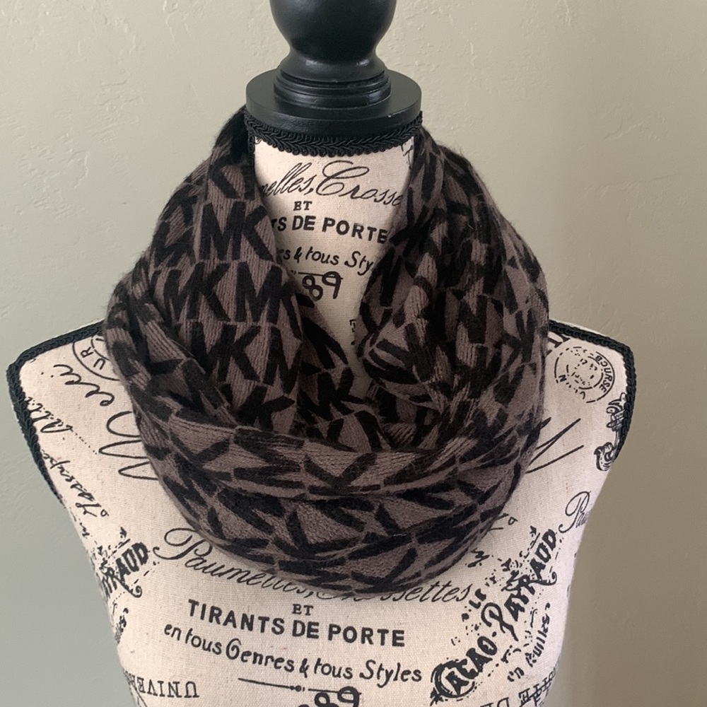 Michael Kors Infiniti knit scarf